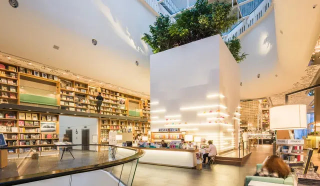 Galerie commerciale lumineuse